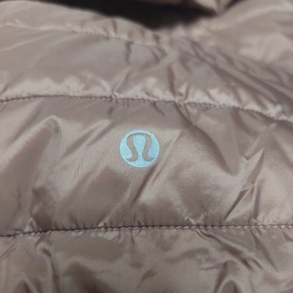 Lululemon Athletica Women's Puffer Jacket in Mauve - Picture 7 of 8